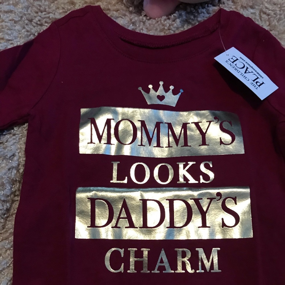 ⭐️Mommy’s Looks/Daddy’s Charm Tee 12-18 mth⭐️